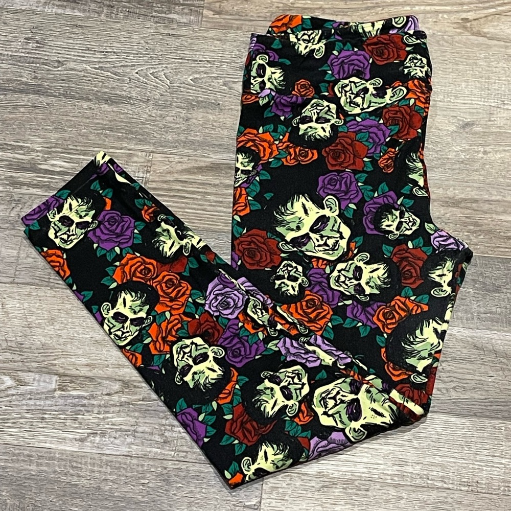 LuLaRoe Tall and Curvy Halloween leggings.